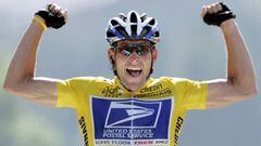 Lance Armstrong celebra su victoria de etapa en Le Grand Bornand en el Tour de Francia 2004.