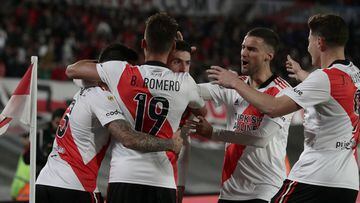 River Plate's midfielder Jose Paradela (C) celebrates with teammates after scoring a goal against Lanus during their Argentine Professional Football League Tournament 2022 match at El Monumental Antonio Liberti stadium in Buenos Aires, on June 25, 2022. (Photo by ALEJANDRO PAGNI / AFP)