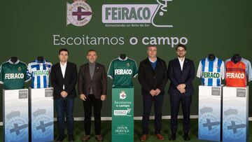 El presidente del Deportivo y Feiraco en la presentación de la camiseta.