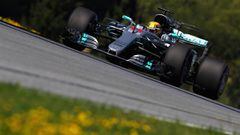 Lewis Hamilton con el Mercedes en Austria.