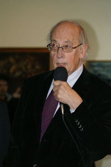 Milan Ivelic Kusanovic, profesor y crítico de arte chileno, ex director del Museo Nacional de Bellas Artes entre 1993 y 2011.​
