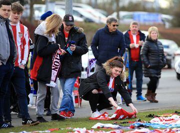 A Stoke City fan lays a tribute before the funeral of former England World Cup winning goalkeeper Gordon Banks.