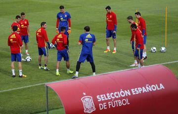 Spain players attend a training session at the Sports Complex Marcel Gaillard in Saint Martin de Re. Spain will face Croatia in a Euro 2016 Group D soccer match in Bordeaux on Tuesday.