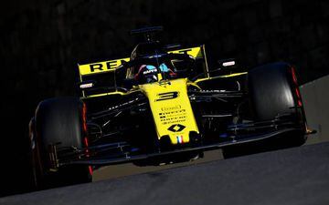 BAKU, AZERBAIJAN - APRIL 26: Daniel Ricciardo of Australia driving the (3) Renault Sport Formula One Team RS19 on track during practice for the F1 Grand Prix of Azerbaijan at Baku City Circuit