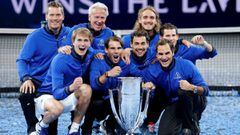 Bjorn Borg, Thomas Enqvist, Alexander Zverev, Dominic Thiem, Fabio Fognini, Stefanos Tsitsipas, Roger Federer y Rafa Nadal posan con el t&iacute;tulo de campeones de la Laver Cup 2019 en Ginebra.