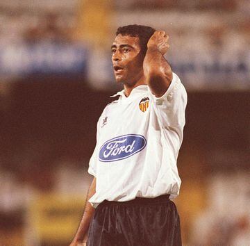 Una de las mayores leyendas de la historia del fútbol. El de Rio de Janeiro fichó por el Valencia en la 96/97 procedente del Flamengo.