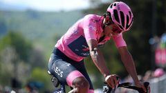 El ciclsita colombiano conquist&oacute; el Giro de Italia 2021.