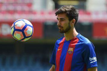 New Barcelona's Portuguesse forward Andre Gomes watches a ball during his official presentation at the Camp Nou stadium in Barcelona on July 27, 2016, after signing his new contract with the Catalan club