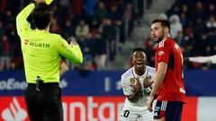 The Brazilian from Real Madrid criticised a foul on Munuera Montero that the referee did not whistle, instead ruling a throw-in in favour of Osasuna.