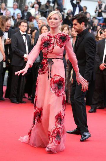 CANNES, FRANCE - MAY 11: Kirsten Dunst attends the "Cafe Society" premiere and the Opening Night Gala during the 69th annual Cannes Film Festival at the Palais des Festivals on May 11, 2016 in Cannes, France.  (Photo by Gisela Schober/Getty Images)