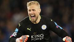 Leicester City&#039;s Kasper Schmeichel celebrates after Wes Morgan scores their first goal