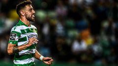 Sporting&#039;s Portuguese midfielder Bruno Fernandes reacts after missing a goal opportunity during the Portuguese League football match between Sporting Lisbon and Braga at the Jose Alvalade Stadium in Lisbon on August 18, 2019. (Photo by PATRICIA DE ME
