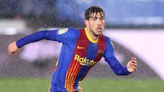 MADRID, SPAIN - APRIL 10: Sergi Roberto of FC Barcelona on the ball during the La Liga Santander match between Real Madrid and FC Barcelona at Estadio Alfredo Di Stefano on April 10, 2021 in Madrid, Spain. Sporting stadiums around Spain remain under stric
