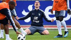 Antoine Griezmann, cuyo futuro est&aacute; tambi&eacute;n en las casas de apuestas, celebra un gol en un entrenamiento con Francia.