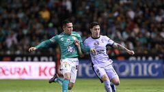     (L-R), Jose Rodriguez of Leon fights the ball with Alejandro Zendejas of America during the Quarterfinal first leg match between Leon and Club America as part of Torneo Apertura 2023 Liga BBVA MX, at Nou Camp Leon Stadium, November 29, 2023, in Leon, Guanajuato.

