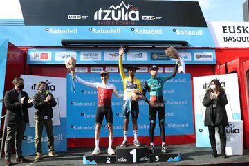 El ciclista colombiano del Team Ineos Grenadiers logró el título de la Itzulia Basque Country tras terminar cuarto en la última etapa.