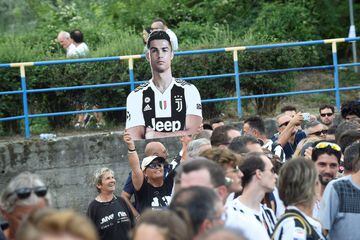 Soccer Football - Pre Season Friendly - Juventus A v Juventus B - Villar Perosa Training Centre, Turin, Italy - August 12, 2018 A Juventus fan holds a cut-out of Cristiano Ronaldo before the match REUTERS/Massimo Pinca