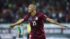 (FILES) In this file photo taken on January 28, 2022 Venezuela's Salomon Rondon celebrates after scoring against Bolivia during the South American qualification football match for the FIFA World Cup Qatar 2022 at the Agustin Tovar stadium in Barinas, Venezuela. - Argentina's River Plate made official through its social media the signing of Venezuela's top scorer, 33-year-old Caracas-born Salomon Rondon, until December 2024, on January 30, 2023. (Photo by Pedro RANCES MATTEY / AFP)