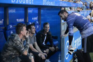 Kike Casilla chats with Ibai Gómez and Marcos Llorente.