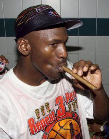 Michael Jordan celebran el título de 1998. Sería el último que ganara. 
 