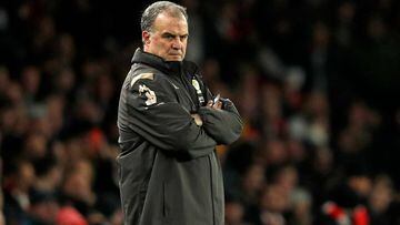 (FILES) In this file photo taken on January 6, 2020 Leeds United&#039;s Argentinian head coach Marcelo Bielsa watches from the touchline duirng the English FA Cup third round football match between Arsenal and Leeds United at The Emirates Stadium in London. - Marcelo Bielsa confirmed on Thursday, September 10, that he was staying with Leeds for their first season back in the Premier League after a 16-year-absence. (Photo by Adrian DENNIS / AFP) / RESTRICTED TO EDITORIAL USE. No use with unauthorized audio, video, data, fixture lists, club/league logos or &#039;live&#039; services. Online in-match use limited to 120 images. An additional 40 images may be used in extra time. No video emulation. Social media in-match use limited to 120 images. An additional 40 images may be used in extra time. No use in betting publications, games or single club/league/player publications. / 