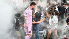 US producer DJ Khaled's wife Nicole Tuck cheers for her son Asahd Khaled as he walks on the pitch with Inter Miami's Argentine forward Lionel Messi at the start of the Leagues Cup Group J football match between Inter Miami CF and Atlanta United FC at DRV PNK Stadium in Fort Lauderdale, Florida, on July 25, 2023. (Photo by GIORGIO VIERA / AFP)