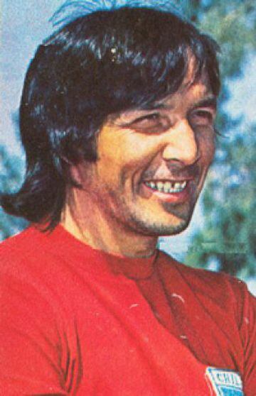 Mario Soto es el chileno con más partidos ante Perú. El histórico ex defensa disputó 11 encuentros entre 1975 y 1985, con seis victorias, cuatro empates y una derrota.