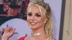 Britney Spears posa en 'topless' antes de la resolución de su batalla judicial