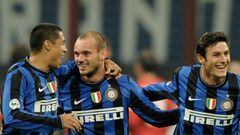 Sneijder e Ivan Ramiro Cordoba celebran con Zanetti