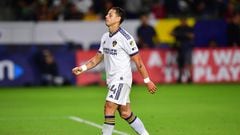 El delantero mexicano confirmó que no volverá para la temporada 2024 de la MLS con el cuadro de Los Ángeles, por lo que deja vacante una plaza de jugador franquicia.