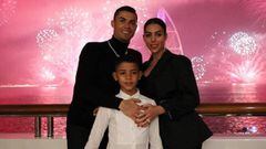 Cristiano Ronaldo y Georgina Rodr&iacute;guez celebrando la Nochevieja 2018 en Dubai con Cristiano Jr.