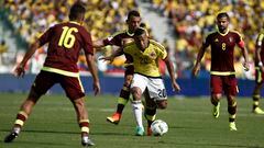 Macnelly Torres en un partido de la Selección Colombia.