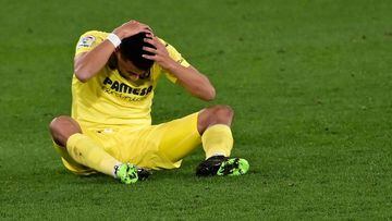 Villarreal&#039;s French midfielder Francis Coquelin reacts during the Spanish League football match between Villarreal and Elche at the Ceramica stadium in Vila-real on December 6, 2020. (Photo by JOSE JORDAN / AFP)
