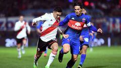 BUENOS AIRES, ARGENTINA - AUGUST 27: Pablo Solari of River Plate fights for the ball with Sebastian Prediger of Tigre during a match between Tigre and River Plate as part of Liga Profesional 2022 at Jose Dellagiovanna on August 27, 2022 in Buenos Aires, Argentina. (Photo by Rodrigo Valle/Getty Images)