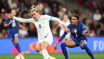 LONDON, ENGLAND - OCTOBER 07: Lauren Hemp of England scores a goal to make it 1-0 during the Women's International Friendly match between England and USA at Wembley Stadium on October 7, 2022 in London, England. (Photo by Matthew Ashton - AMA/Getty Images)