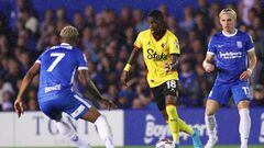 BIRMINGHAM, ENGLAND - AUGUST 16: Yaser Asprilla of Watford is challenged by Juninho Bacuna of Birmingham City during the Sky Bet Championship between Birmingham City and Watford at St Andrews (stadium) on August 16, 2022 in Birmingham, England. (Photo by Ryan Pierse/Getty Images)