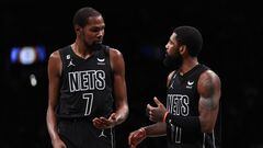 El paso de ambas estrellas por Brooklyn acaba de forma nefasta tras tres temporadas y media de despropósitos y polémica. Los Nets miran al futuro tras el fiasco.