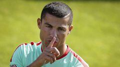 El delantero de la selecci&oacute;n portuguesa de f&uacute;tbol Cristiano Ronaldo durante un entrenamiento del equipo en Oeiras, Portugal.