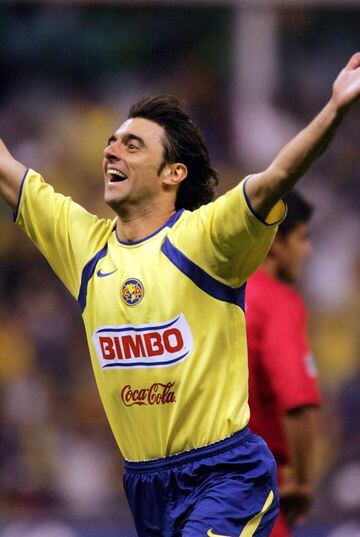 'Piojo' López es otra de las grandes estrellas que fichó el América. El argentino jugó con el Valencia y la Lazio antes de militar con las Águilas. En el fútbol mexicano tuvo un buen desempeño y se ganó el respeto de la afición azulcremas además ganó el Clausura 2005.
