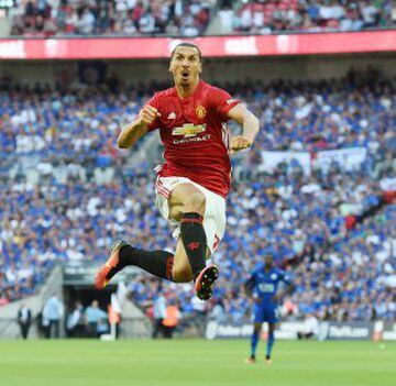 Leicester - Manchester United: Community Shield best images