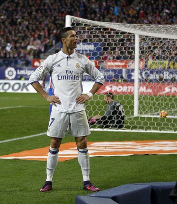 The leading marksman in Real Madrid’s history with 450 goals, scored in 438 appearances (more than one a game) between 2009 and 2018. His winning DNA helped to return Madrid to heights not scaled since the days of Alfredo di Stéfano. The Portuguese netted in every competition he played in for the club. The best player Real Madrid have had in the 21st century.
