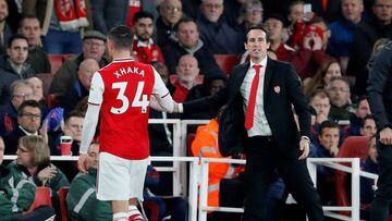 Soccer Football - Premier League - Arsenal v Crystal Palace - Emirates Stadium, London, Britain - October 27, 2019  Arsenal&#039;s Granit Xhaka is substituted and shakes hands with manager Unai Emery      REUTERS/David Klein  EDITORIAL USE ONLY. No use wi