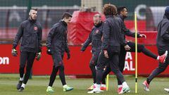 Britain Football Soccer - Manchester United Training - Manchester United Training Ground - 12/4/17 Manchester United&#039;s David De Gea, Ander Herrera and Wayne Rooney during training Action Images via Reuters / Ed Sykes Livepic