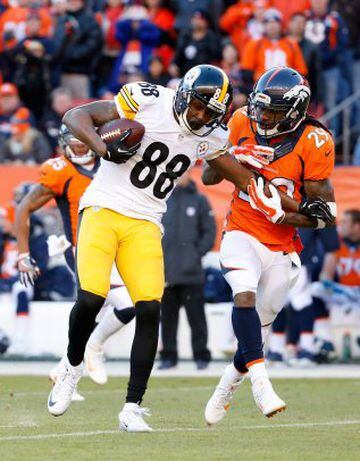 DENVER, CO - JANUARY 17: Darrius Heyward-Bey #88 of the Pittsburgh Steelers catches a pass in the first half against the Denver Broncos during the AFC Divisional Playoff Game at Sports Authority Field at Mile High on January 17, 2016 in Denver, Colorado. 