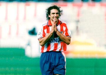 El delantero centro nacido en Mar del Plata llegó al Atlético de Madrid en la temporada 96/97 procedente del máximo rival. Aterrizó en el club colchonero tras su segundo paso por el Real Madrid. Como rojiblanco tuvo una gran temporada anotando 21 goles en total, pero a pesar de ello únicamente estuvo un año debido a su mala relación con el técnico  Radomir Antic.
