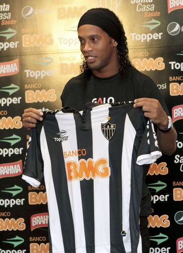 El 4 de junio de 2012 Ronaldinho fichó por el Atletico Mineiro. 

