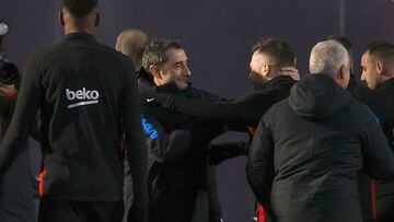 Valverde y sus ayudantes, en un momento decisivo de la temporada.