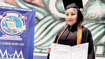 La Barby Juárez culmina carrera universitaria