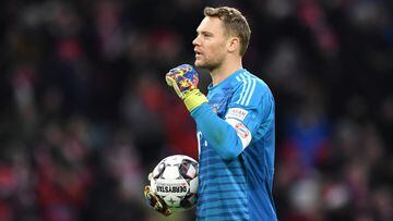 Neuer back in Bayern team after thumb injury