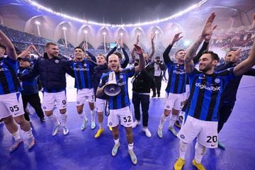 Internazionale celebrate after winning the EA Sports Supercup match between AC Milan and FC Internazionale at King Fahd International Stadium 